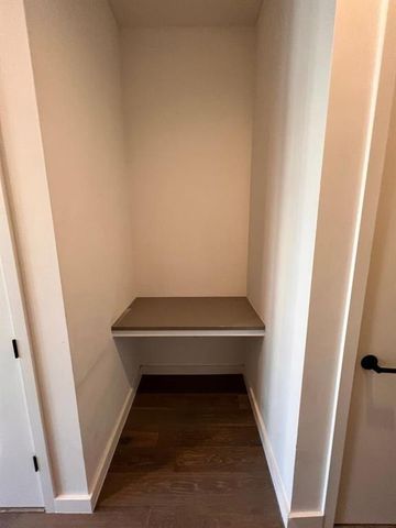 800 Embassy DR 405, Austin, TX 78702