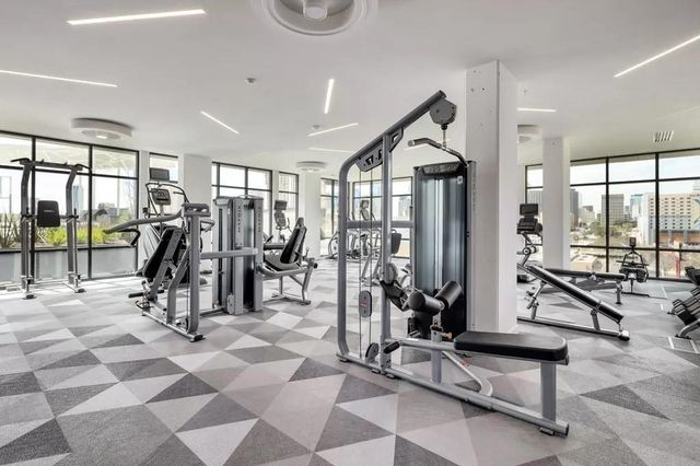 800 Embassy DR 405, Austin, TX 78702