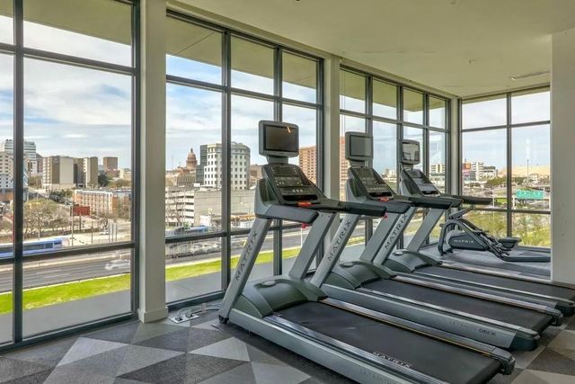 800 Embassy DR 405, Austin, TX 78702