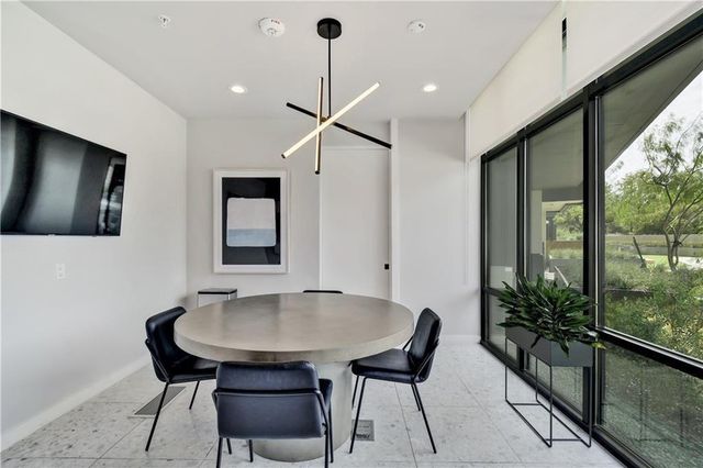 800 Embassy DR 405, Austin, TX 78702