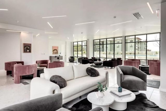 800 Embassy DR 405, Austin, TX 78702