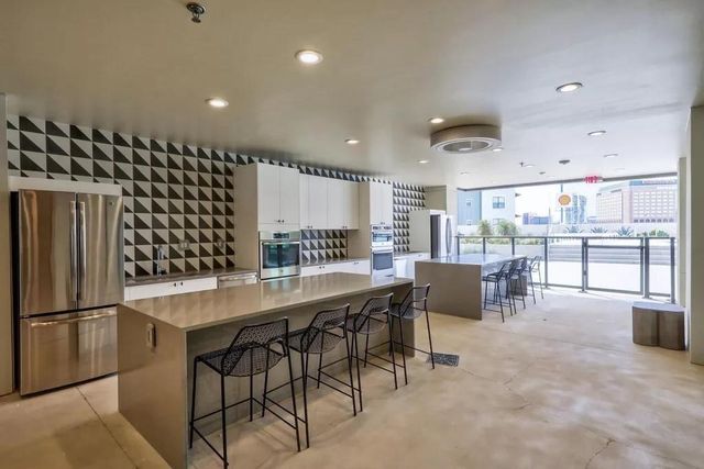 800 Embassy DR 405, Austin, TX 78702