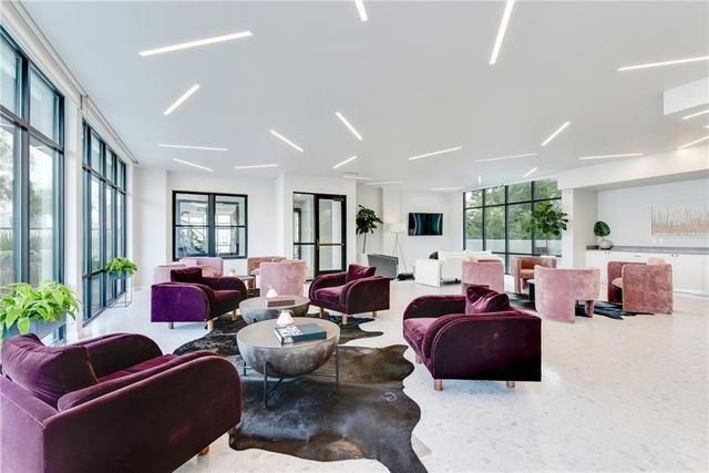 800 Embassy DR 405, Austin, TX 78702