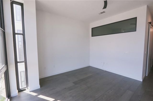 800 Embassy DR 405, Austin, TX 78702