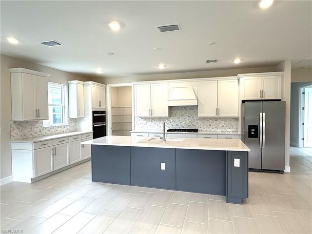 17338 Willow Tree LN, North Fort Myers, FL 33917
