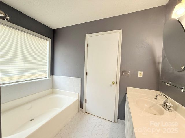 6924 Long Needles Drive, Charlotte, NC 28277