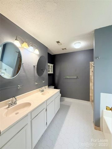 6924 Long Needles Drive, Charlotte, NC 28277