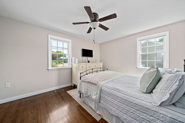33 Bartlett Rd, Randolph, MA 02368