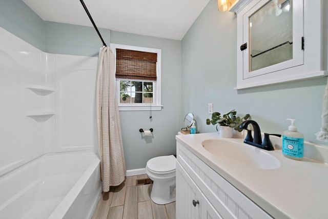 33 Bartlett Rd, Randolph, MA 02368