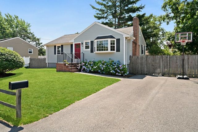 33 Bartlett Rd, Randolph, MA 02368
