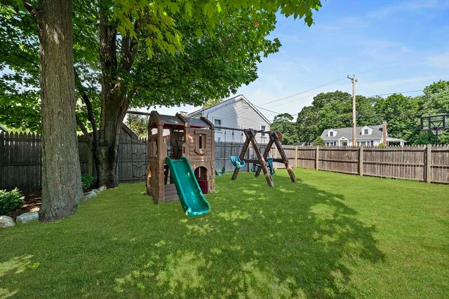 33 Bartlett Rd, Randolph, MA 02368