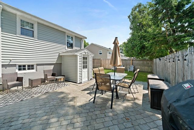 33 Bartlett Rd, Randolph, MA 02368