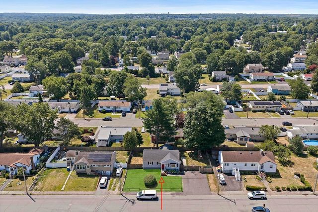 33 Bartlett Rd, Randolph, MA 02368