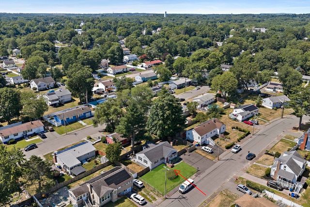 33 Bartlett Rd, Randolph, MA 02368
