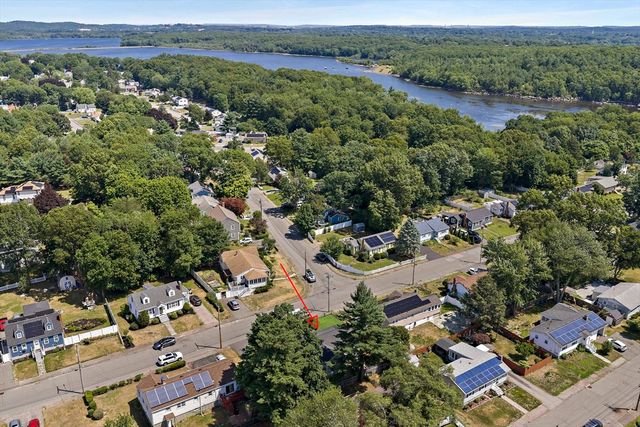 33 Bartlett Rd, Randolph, MA 02368