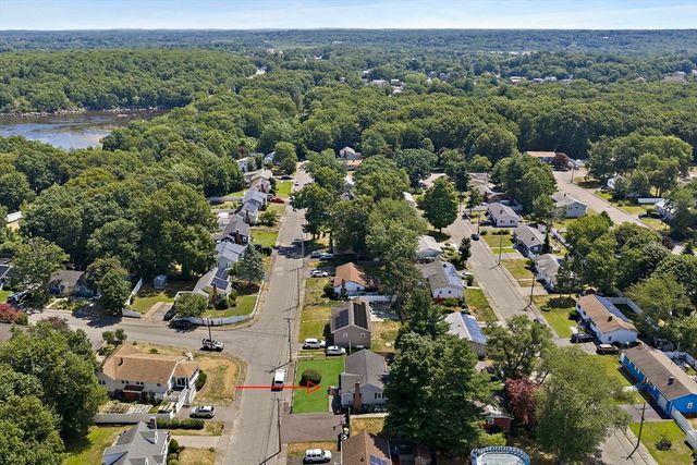 33 Bartlett Rd, Randolph, MA 02368