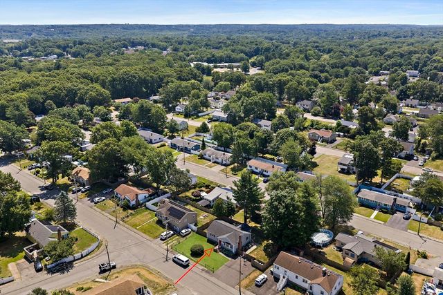 33 Bartlett Rd, Randolph, MA 02368