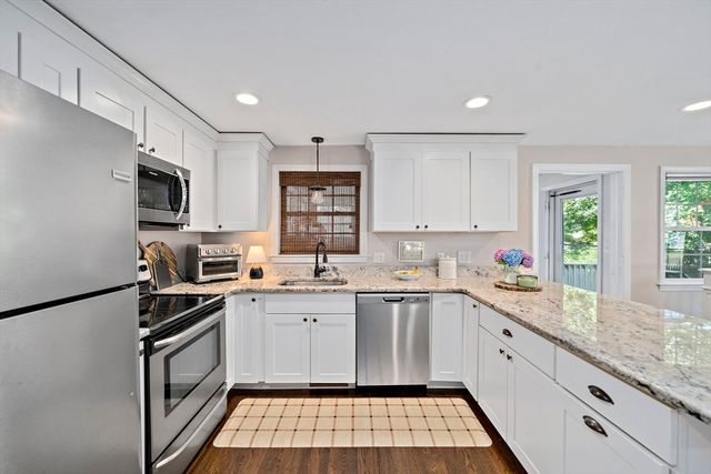 33 Bartlett Rd, Randolph, MA 02368
