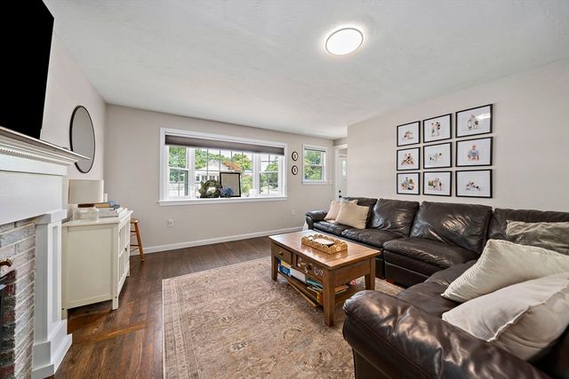 33 Bartlett Rd, Randolph, MA 02368