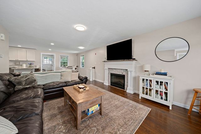 33 Bartlett Rd, Randolph, MA 02368