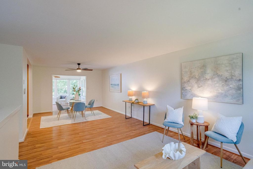 Image 9 of property listing at 114 CEDAR RD, Chester, MD 21619