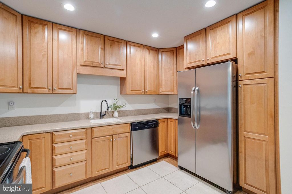 Image 18 of property listing at 114 CEDAR RD, Chester, MD 21619