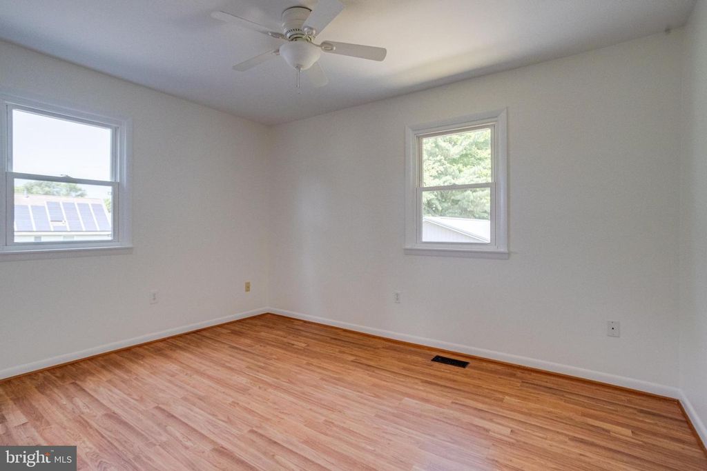 Image 34 of property listing at 114 CEDAR RD, Chester, MD 21619