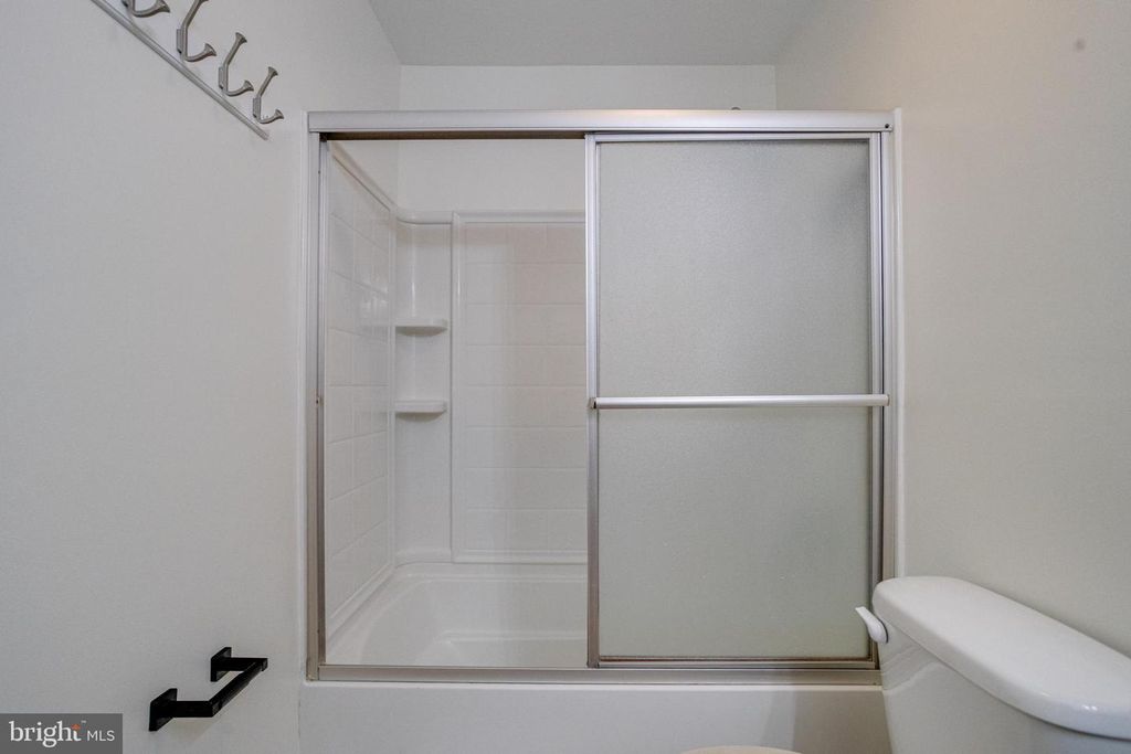 Image 41 of property listing at 114 CEDAR RD, Chester, MD 21619