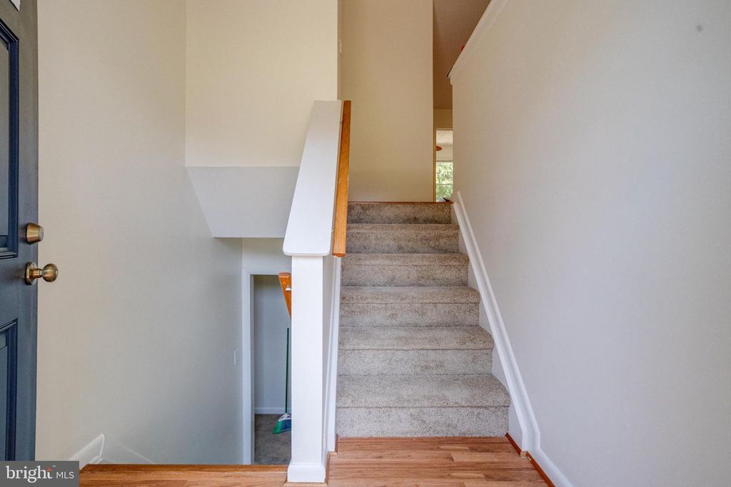 Image 4 of property listing at 114 CEDAR RD, Chester, MD 21619