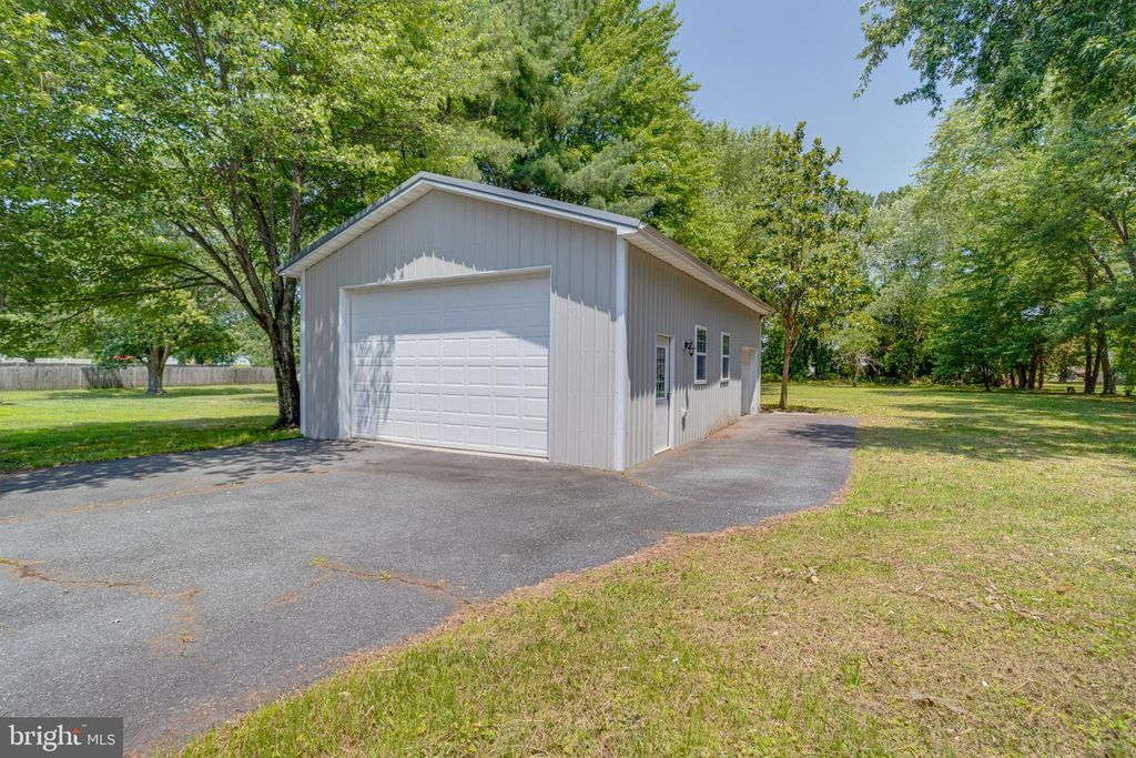 Image 68 of property listing at 114 CEDAR RD, Chester, MD 21619