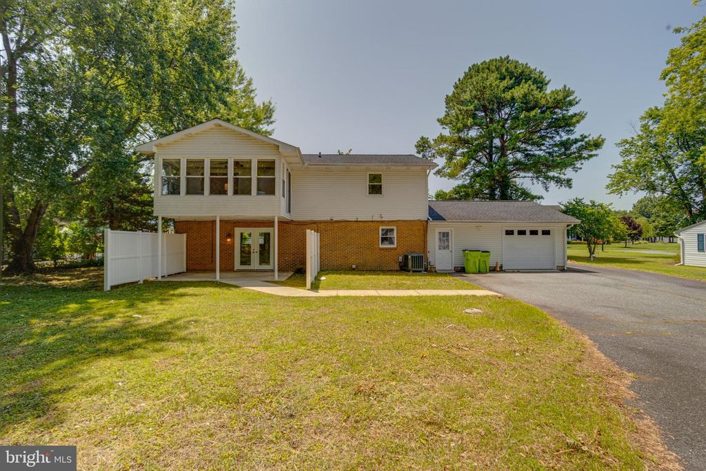 Image 73 of property listing at 114 CEDAR RD, Chester, MD 21619