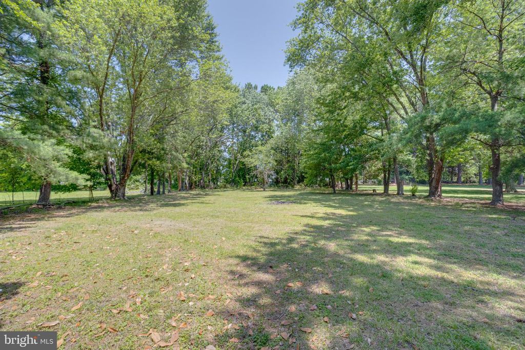 Image 74 of property listing at 114 CEDAR RD, Chester, MD 21619