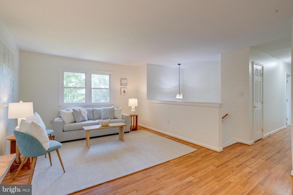 Image 7 of property listing at 114 CEDAR RD, Chester, MD 21619