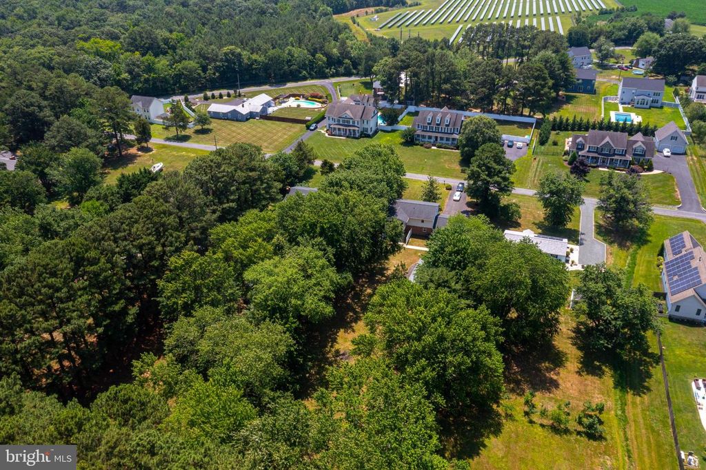 Image 79 of property listing at 114 CEDAR RD, Chester, MD 21619