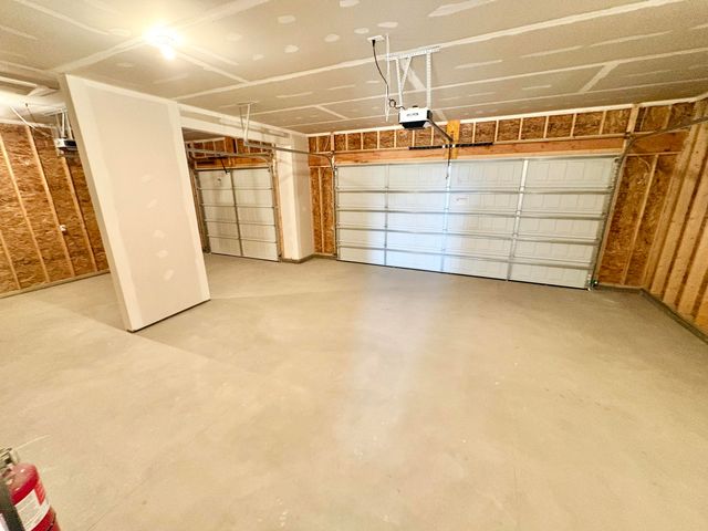 7082 Kettle Dale Avenue SE, Alto, MI 49302