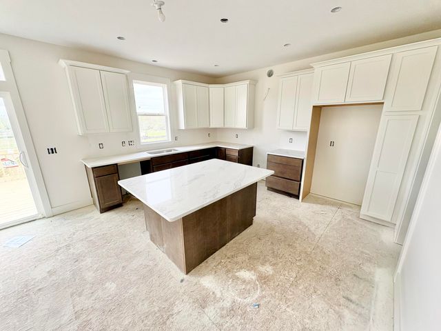 7082 Kettle Dale Avenue SE, Alto, MI 49302