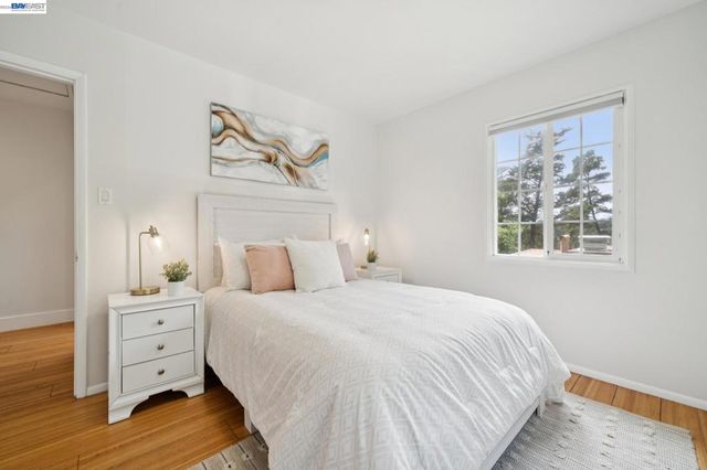 29 Eastwood Ct, Oakland, CA 94611