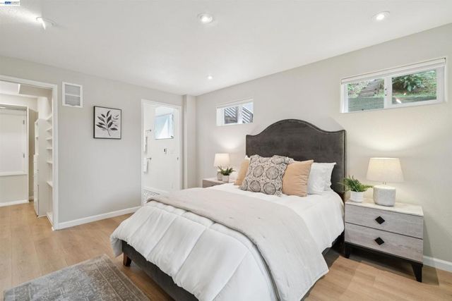 29 Eastwood Ct, Oakland, CA 94611