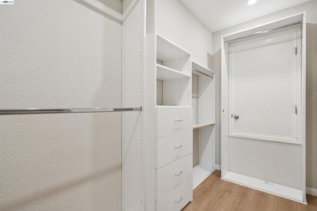 29 Eastwood Ct, Oakland, CA 94611