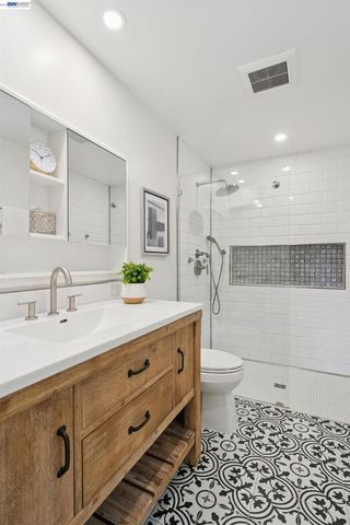29 Eastwood Ct, Oakland, CA 94611