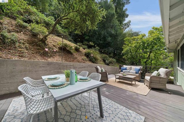 29 Eastwood Ct, Oakland, CA 94611