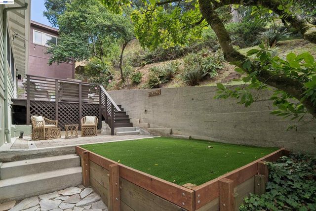 29 Eastwood Ct, Oakland, CA 94611