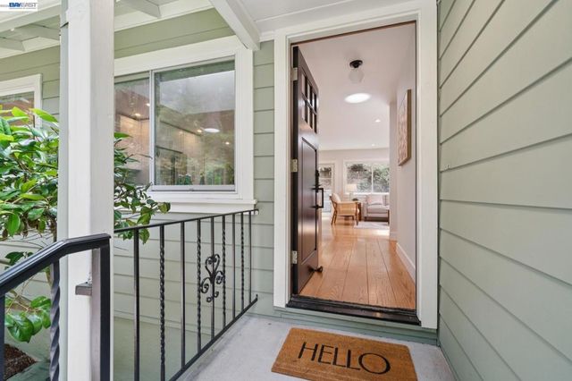 29 Eastwood Ct, Oakland, CA 94611
