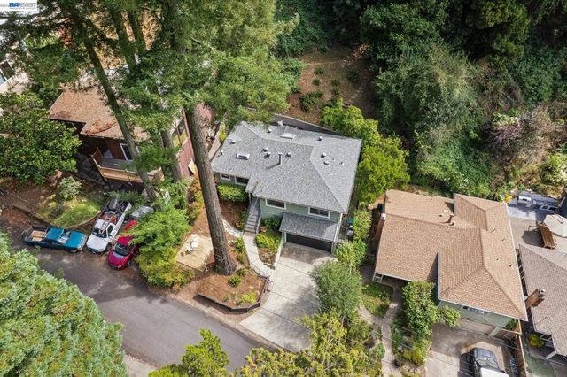 29 Eastwood Ct, Oakland, CA 94611