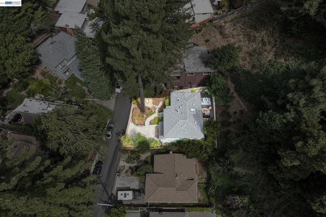 29 Eastwood Ct, Oakland, CA 94611