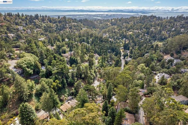 29 Eastwood Ct, Oakland, CA 94611