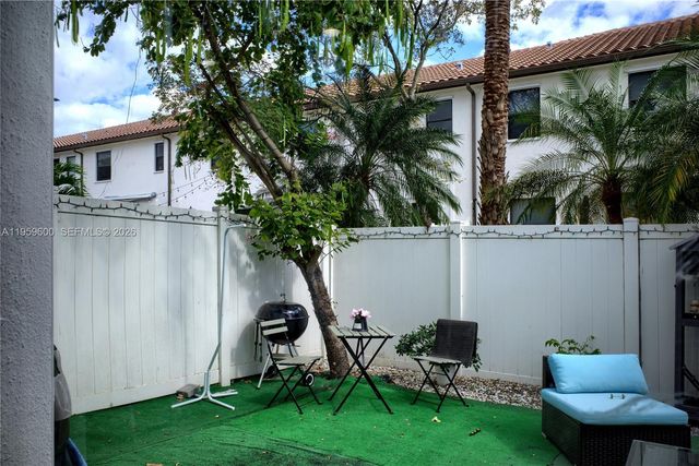 8915 W 35th Ave, Hialeah, FL 33018