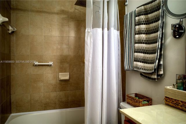 8915 W 35th Ave, Hialeah, FL 33018