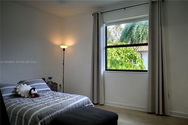 8915 W 35th Ave, Hialeah, FL 33018