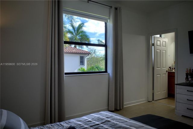 8915 W 35th Ave, Hialeah, FL 33018